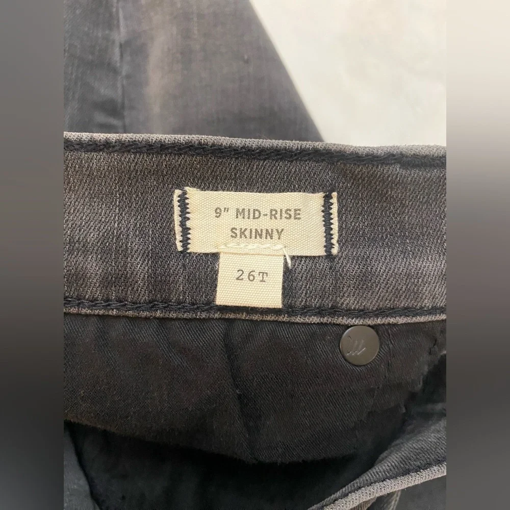 🖤 Madewell 9” Mid-Rise Skinny Jeans in Black - Distressed - Raw Hem